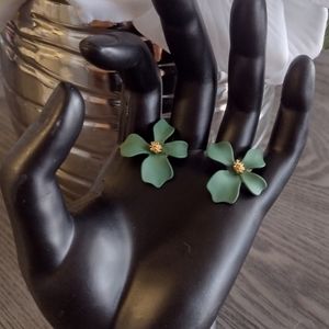 𝅺NEW Dark Green 3D Flower Stud Earrings